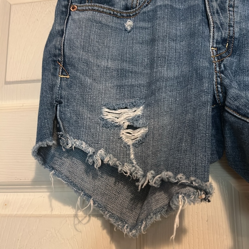 American Eagle Distressed Denim Cutoff Shorts Size 2 - Picture 3 of 7